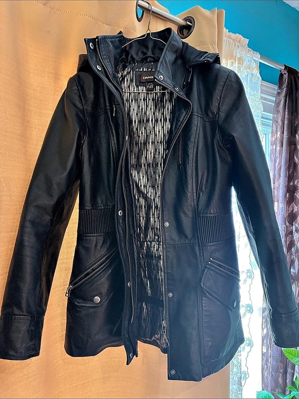Danier Women's Black Leather Hooded Jacket XS Like New